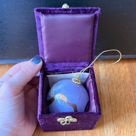 2003 LI BIEN WHITE PEACE DOVE CHRISTMAS ORNAMENT "PEACE ON EARTH" HAND PAINTED - Picture 2 of 8